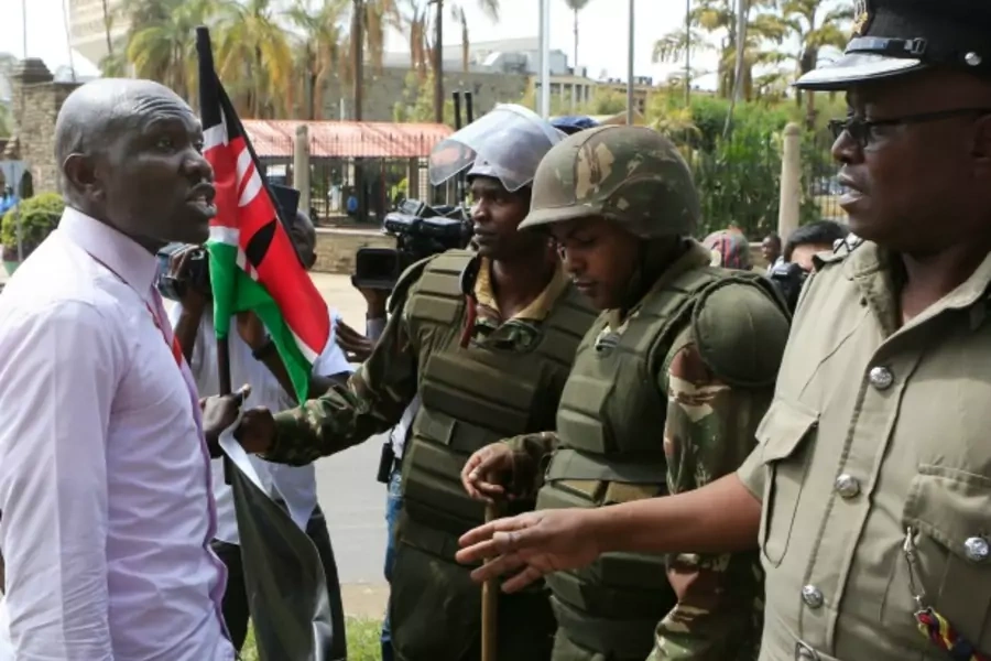Police stop a protester from demonstrating for freedom of speech outside Kenya's parliament, December 18, 2014. (Courtesy REUTERS/Noor Khamis)