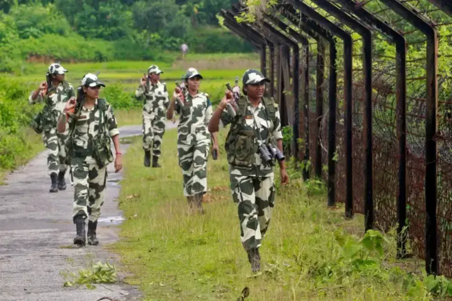 Female personnel of India's Border Security Force (BSF) patrol along the fencing of the India-Bangladesh international border ...commemorates its Independence Day on August 15. REUTERS/Jayanta Dey (INDIA - Tags: ANNIVERSARY MILITARY TPX IMAGES OF THE DAY)