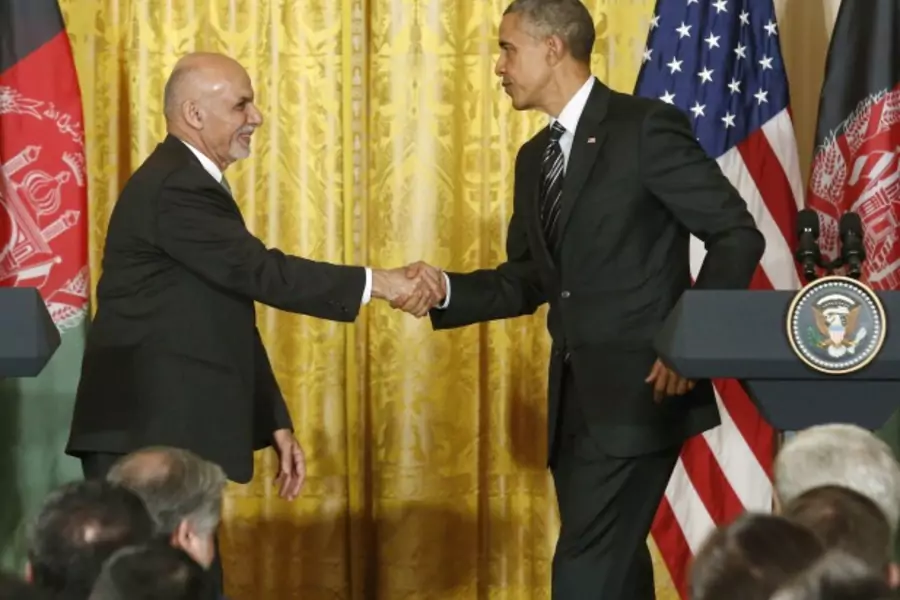 Afghanistan's President Ashraf Ghani (L) shakes hands with U.S. President Barack Obama after their joint news conference at the White House in Washington, DC, March 24, 2015 (Courtesy Jonathan Ernst/Reuters).