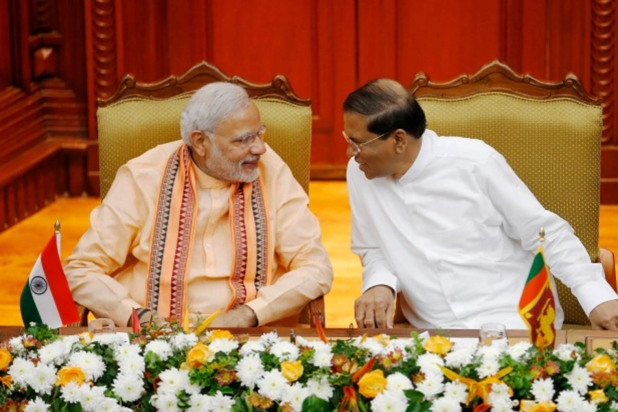 India's Prime Minister Narendra Modi (L) talks to Sri Lanka's President Maithripala Sirisena at the Presidential Secretariat in Colombo March 13, 2015. REUTERS/Dinuka Liyanawatte