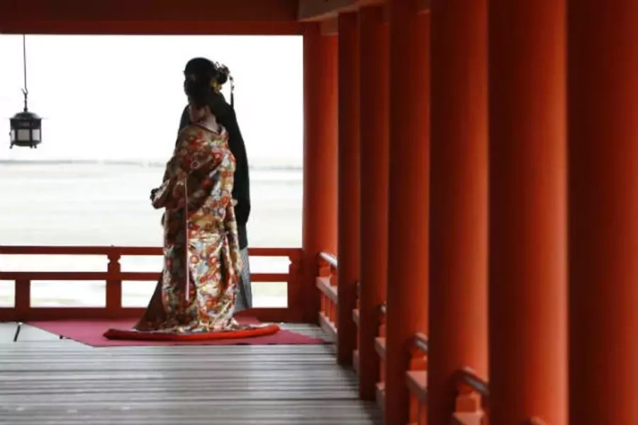 Japan-woman-wedding-marriage-surname