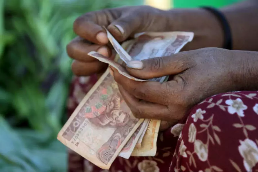 Ethiopia-Africa-woman-women-money-notes-market