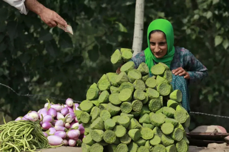 Girl-Kashmir-selling-lotus-market-India-economic-empowerment