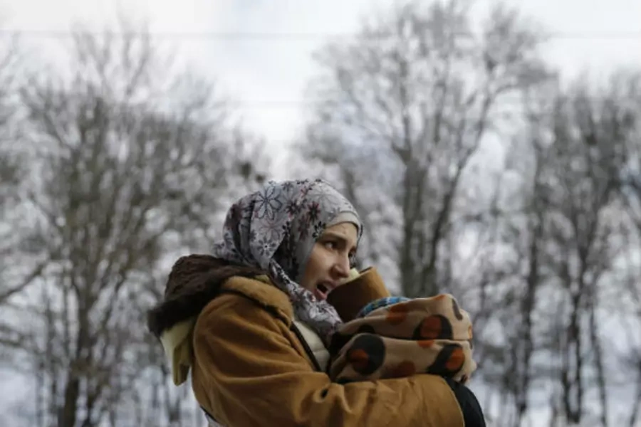 Syrian-woman-baby-refugee-migrant-winter-border