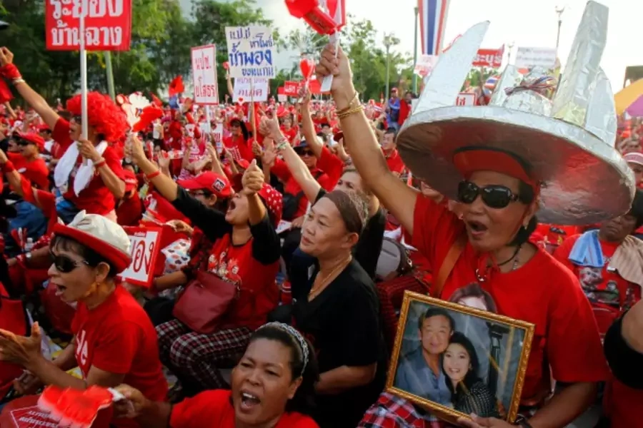 Thaksin-red shirts-2