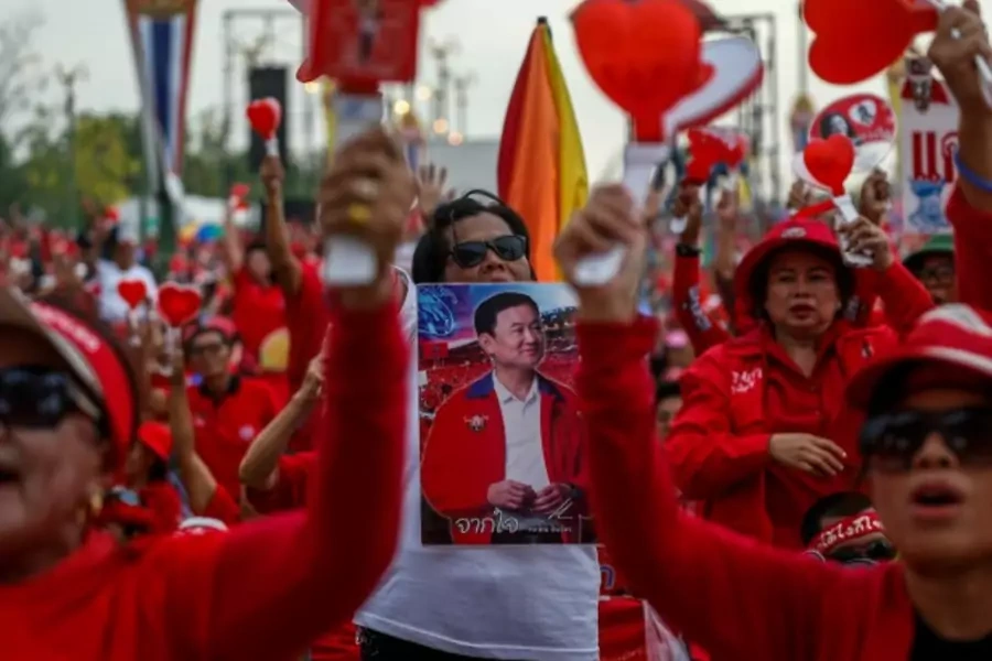 Thaksin-red shirts