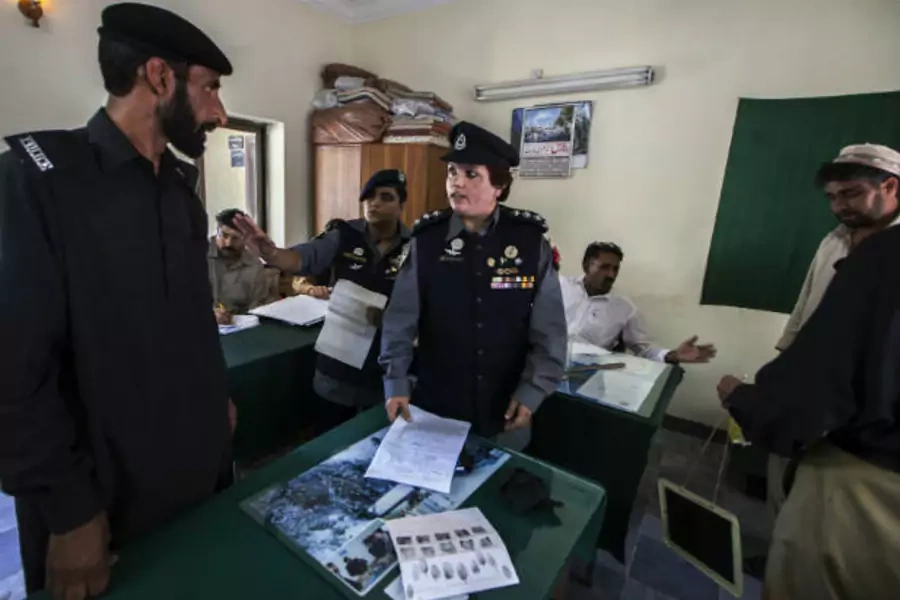 Pakistan woman police officer 1325