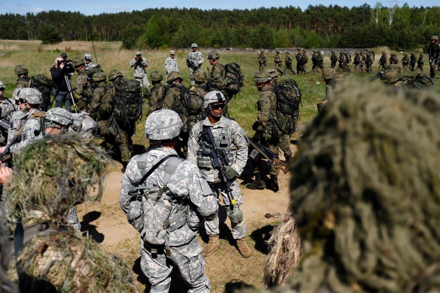 Paratroopers from the U.S. Army's 173rd Infantry Brigade Combat Team participate in training exercises with the Polish 6 Airborne Brigade soldiers at the Land Forces Training Centre in Oleszno near Drawsko Pomorskie, north west Poland on May 1, 2014.