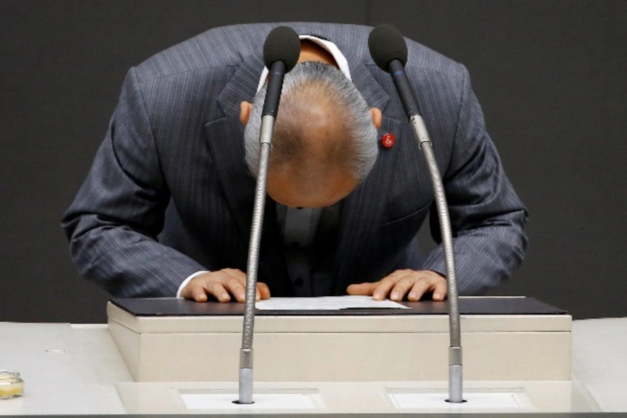 Tokyo Governor Yoichi Masuzoe bows deeply as he delivers his resignation speech at Tokyo metropolitan government assembly session in Tokyo, Japan on June 15, 2016. (Toru Hanai/Reuters)