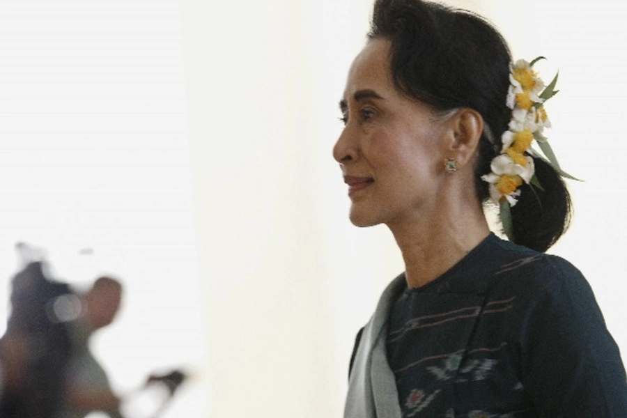 National League for Democracy (NLD) party leader Aung San Suu Kyi arrives at Union Parliament in Naypyitaw, Myanmar March 15, 2016. REUTERS/Soe Zeya Tun