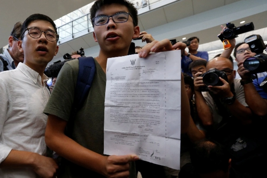 joshua-wong-thai-expulsion