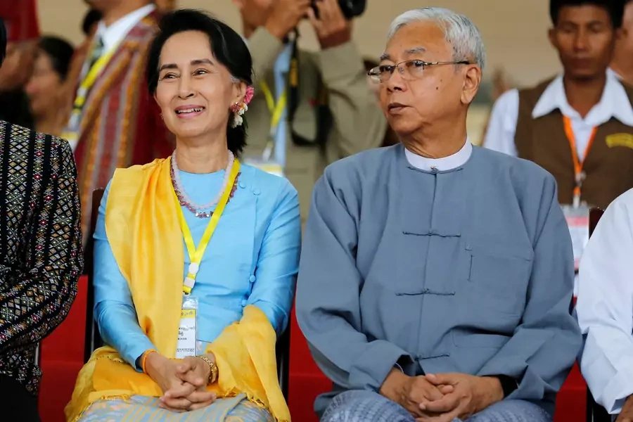 Myanmar State Counselor Aung San Suu Kyi (L) and Myanmar's president Htin Kyaw attend a photo opportunity after the opening ceremony of the 21st Century Panglong Conference in Naypyitaw, Myanmar on May 24, 2017.