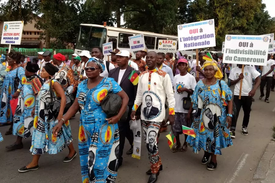 Demonstrators march in opposition to independence or more autonomy for the Anglophone regions, in Douala, Cameroon October 1, 2017. The banners read: "Yes to indivisibility of Cameroon"(R), "Yes to national integrity" (2nd R).