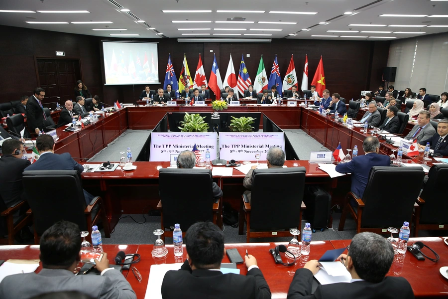 Trade ministers and delegates from the remaining members of the Trans Pacific Partnership (TPP) attend the TPP Ministerial Meeting during the APEC 2017 in Da Nang, Vietnam, November 9, 2017.