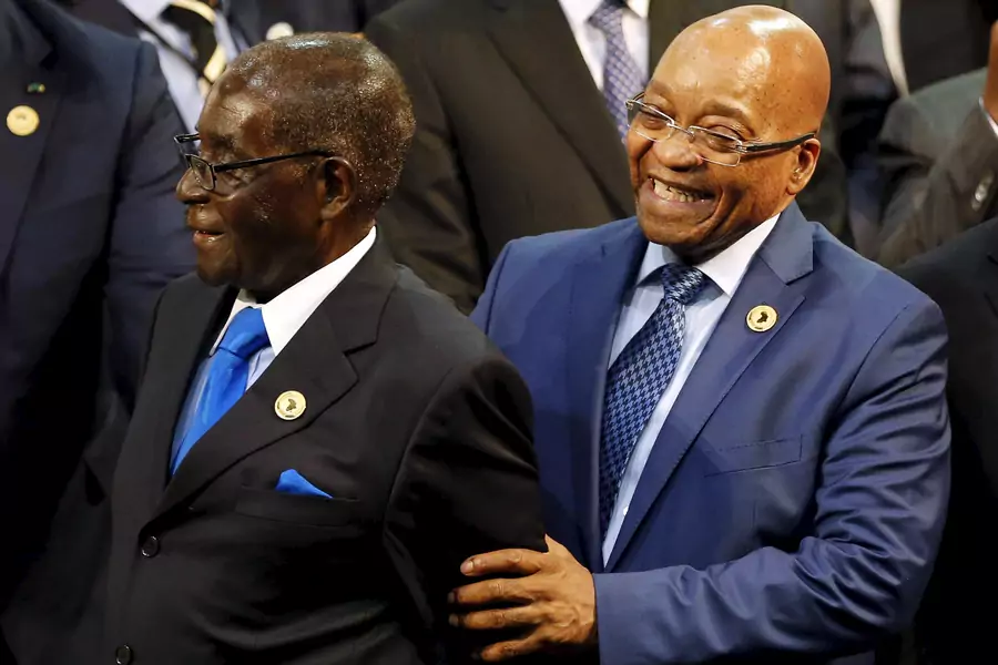 Zimbabwe's President Robert Mugabe (L) and South Africa's President Jacob Zuma during the opening of the 25th African Union summit in Johannesburg, June 14, 2015.