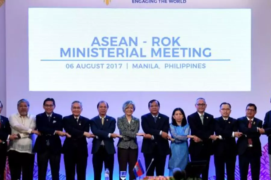 South Korean Foreign Minister Kang Kyung-wha (C) links hands with ASEAN foreign ministers and their representatives as they take part in the ASEAN-Republic of Korea (ROK) Ministerial Meeting in Philippine International Convention Center in Pasay city.