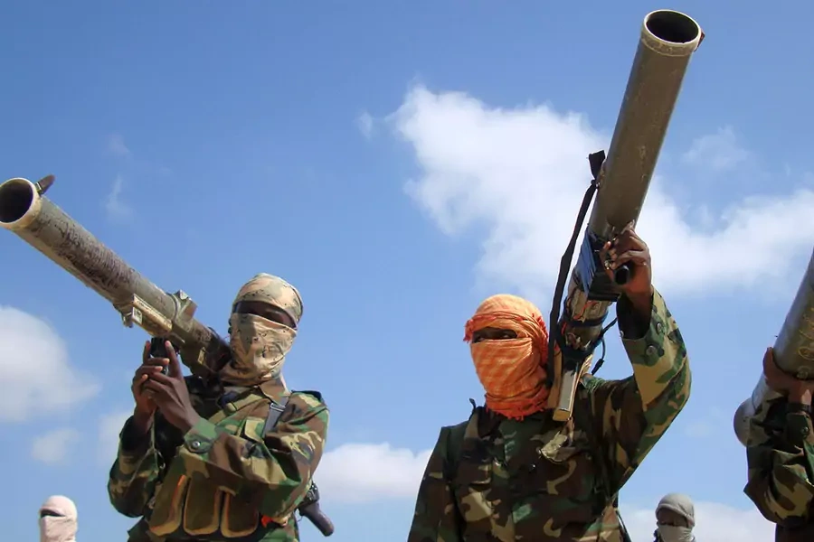  Members of Somalia's al-Qaeda linked al Shabaab militia hold their weapons in Mogadishu, Somalia January 1, 2010.