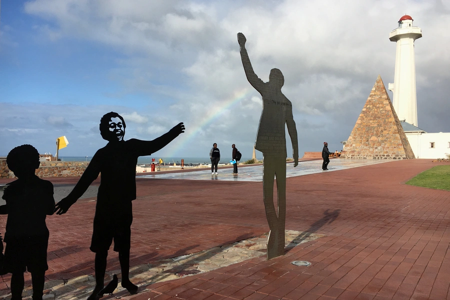 Visitors walk past a metal sculpture of former President Nelson Mandela in Port Elizabeth, South Africa, ahead of local government elections, July 29, 2016. Picture taken July 29, 2016.