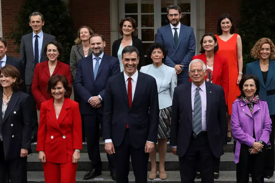 Spain's Prime Minister Pedro Sanchez poses with new government members for a family photo following their first cabinet meeting. June, 2018.