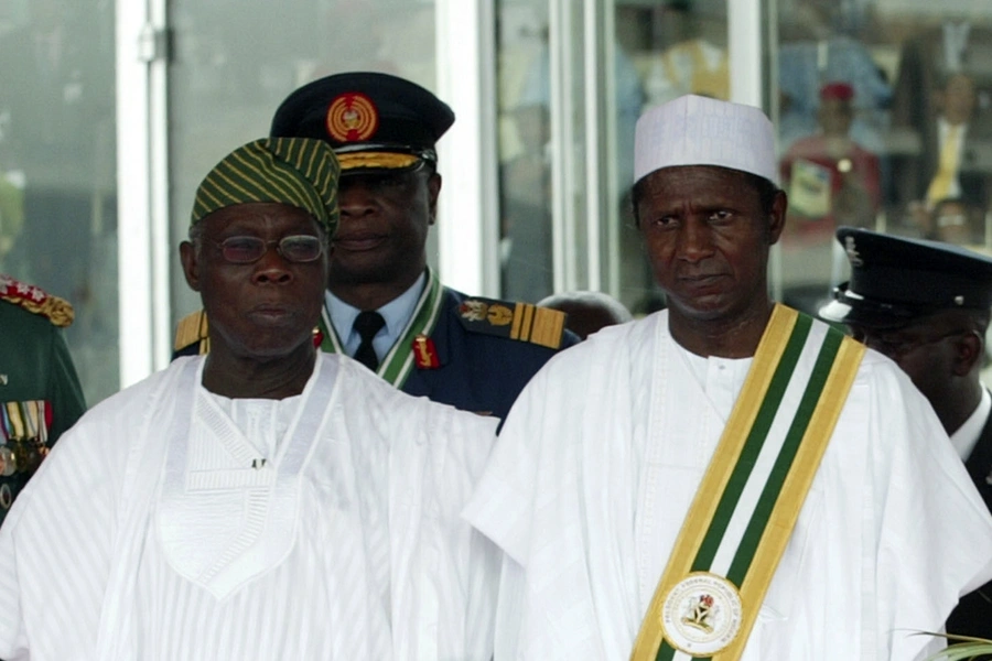 Nigerian President Umaru Yar'Adua (R) and his predecessor Olusegun Obasanjo attend the swearing-in ceremony at the Eagle square in Abuja on May 29, 2007.