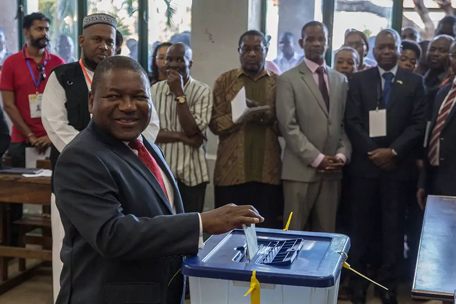 Mozambique's President Filipe Nyusi casts his ballot for local elections at a polling station in Maputo on October 10, 2018. The results have since been disputed by perennial opposition group RENAMO.