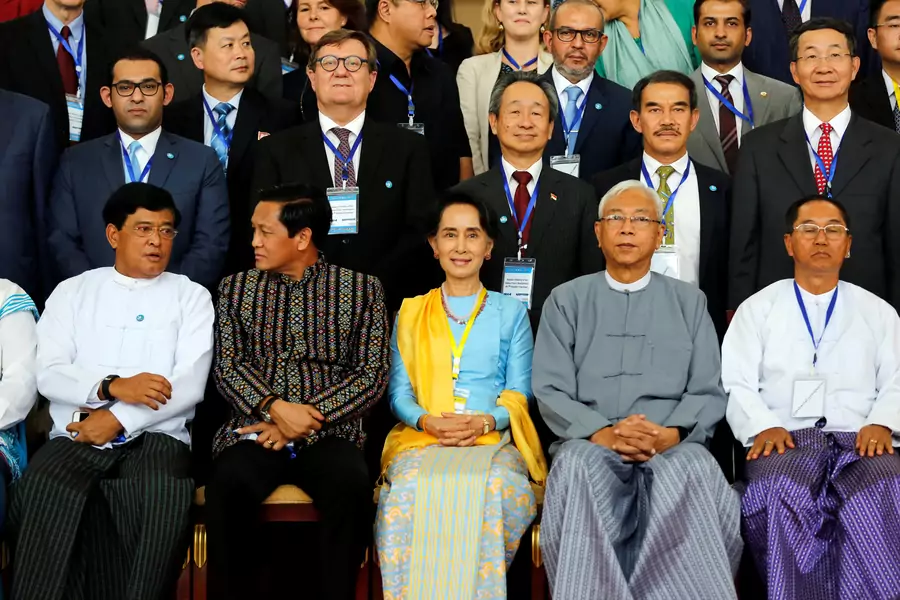 Myanmar State Counselor Aung San Suu Kyi (C) and Myanmar's president Htin Kyaw (2nd R) pose for photo after opening ceremony of 21st Century Panglong conference in Naypyitaw, Myanmar on May 24, 2017.