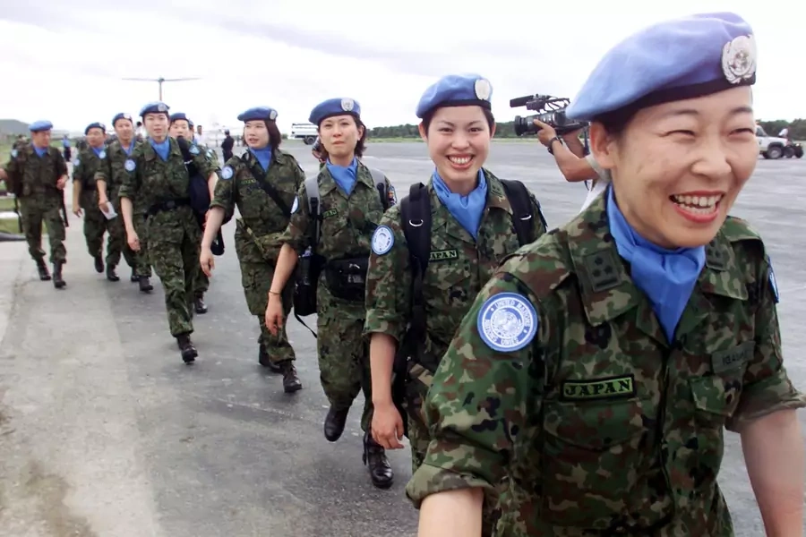 Female members of the Japanese Self-Defense Forces arrive in Dili to take part in the UN peacekeeping operation in East Timor. April 11, 2002.