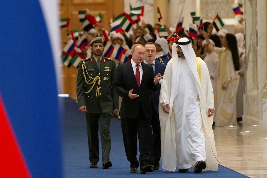 Russian President Vladimir Putin and Abu Dhabi Crown Prince Mohamed bin Zayed al-Nahyan attend a welcome ceremony in the United Arab Emirates, on October 15, 2019.