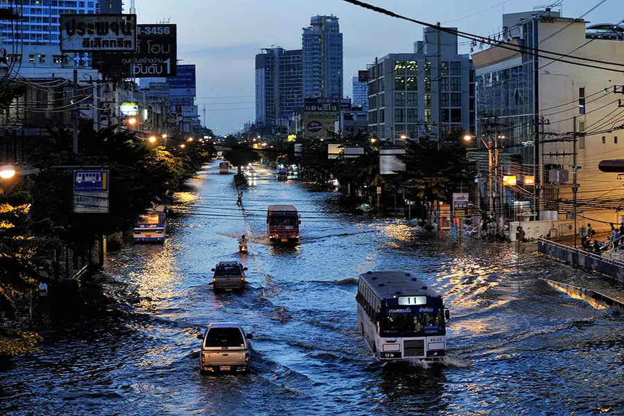 The main avenue of northern Bangkok are transformed as rivers, Latprao Road, Bangkok, Thailand, on November 6, 2011.