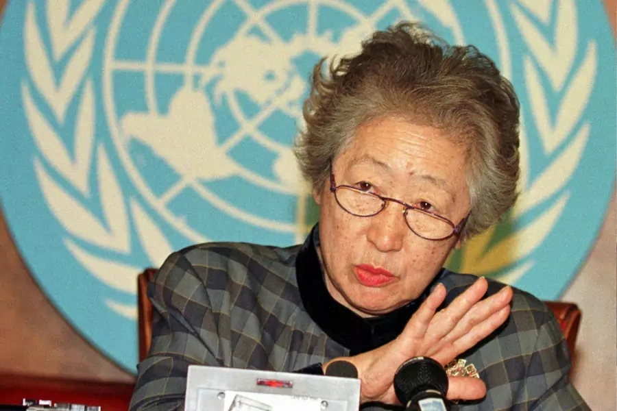 Sadako Ogata at a news conference in Geneva in 1999. REUTERS.