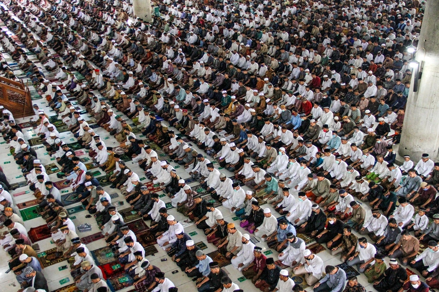 Indonesian Muslims take part in prayers at a mosque during Eid al-Fitr, the Muslim festival marking the end the holy fasting month of Ramadan, amid the coronavirus disease (COVID-19) outbreak, in Lhokseumawe, Aceh Province, Indonesia on May 24, 2020.