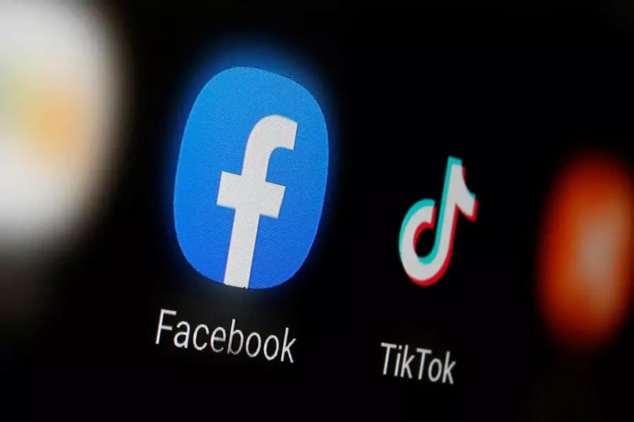 The logos of TikTok and Facebook are displayed.