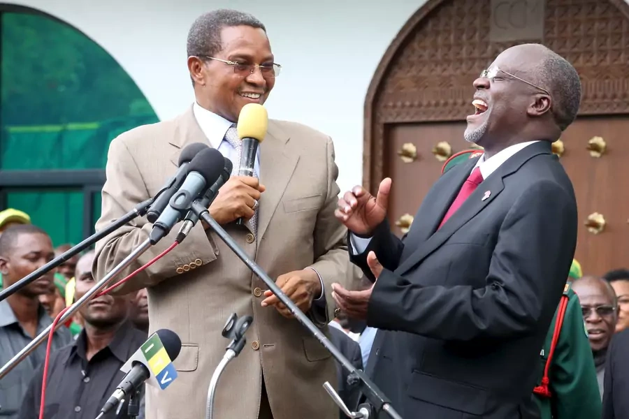 Tanzania's President-elect John Pombe Magufuli (R) and outgoing President Jakaya Kikwete share a moment before addressing members of the ruling Chama Cha Mapinduzi (CCM) at the party's sub-head office in Dar es Salaam on October 30, 2015.