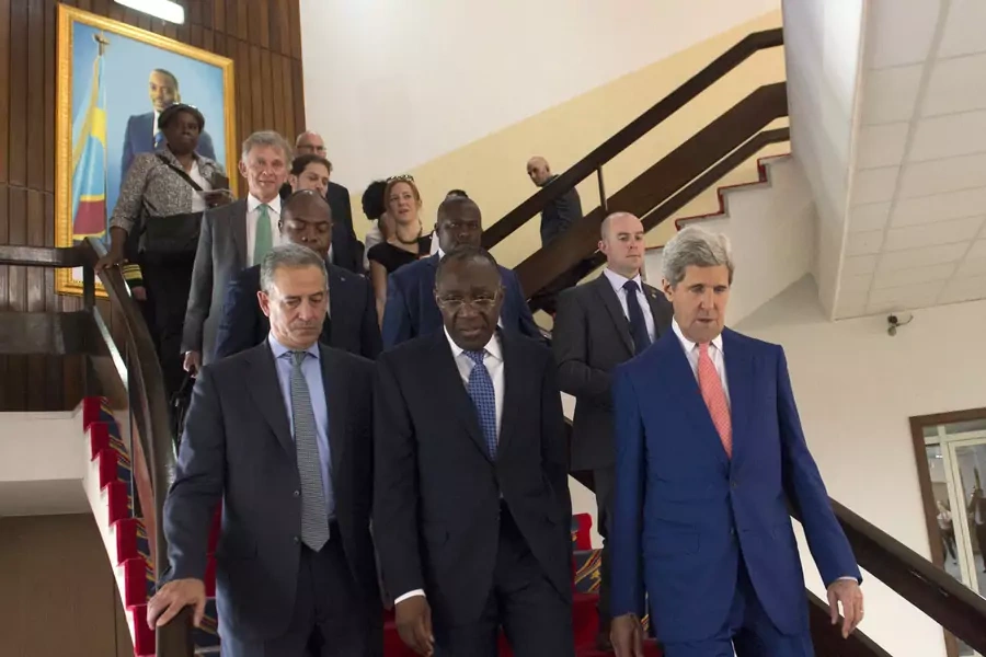DRC Prime Minister Augustin Matata Ponyo (C) walks with U.S. Secretary of State John Kerry and Russ Feingold (L), U.S. Special Envoy for the African Great Lakes and the DRC, after meetings at the Palais de la Nation in Kinshasa on May 4, 2014.