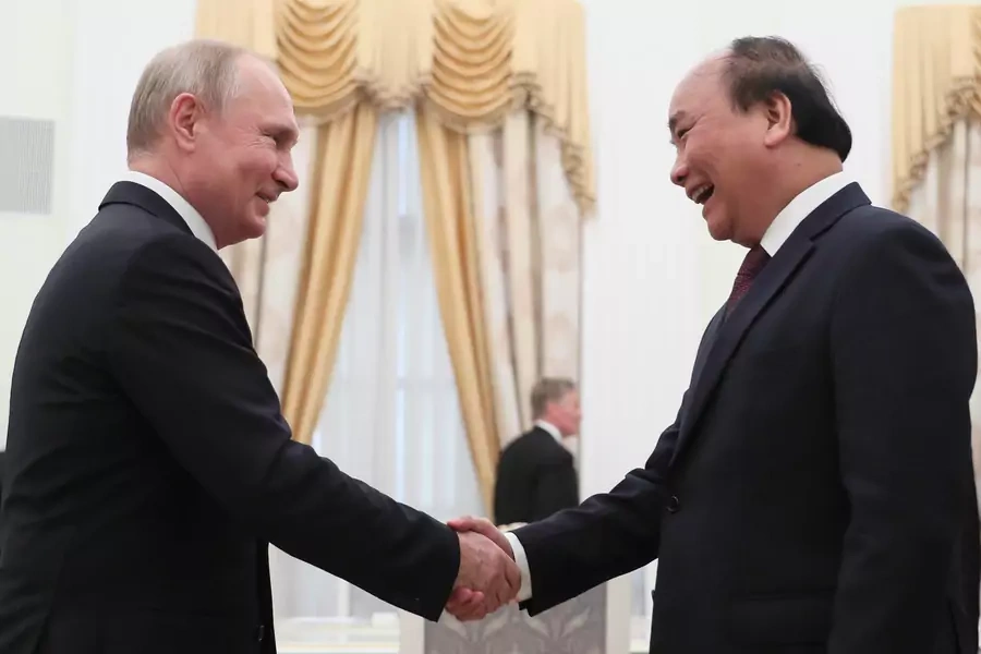 Russian President Vladimir Putin (L) shakes hands with Vietnamese Prime Minister Nguyen Xuan Phuc during a meeting at the Kremlin in Moscow, Russia on May 22, 2019.
