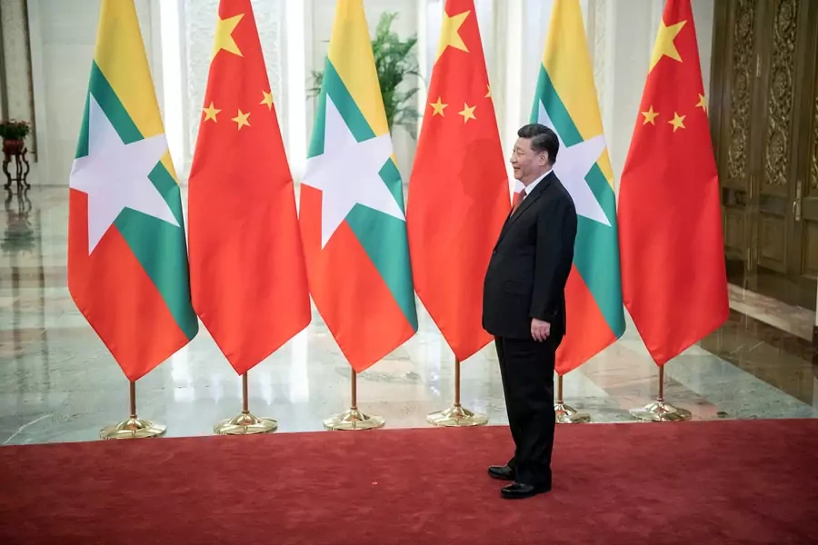 Chinese President Xi Jinping in front of China and Myanmar's flags, 2019.