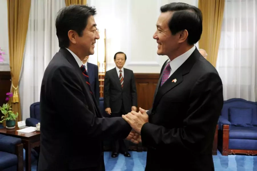 Taiwan President Ma Ying-jeou (R) greets former Japan prime minister Shinzo Abe at the presidential office in Taipei October 31, 2010