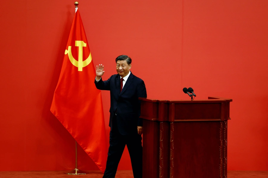 Chinese President Xi Jinping waves after his speech as the new Politburo Standing Committee members meet the media following the 20th National Congress of the Communist Party of China, at the Great Hall of the People in Beijing, China October 23, 2022.