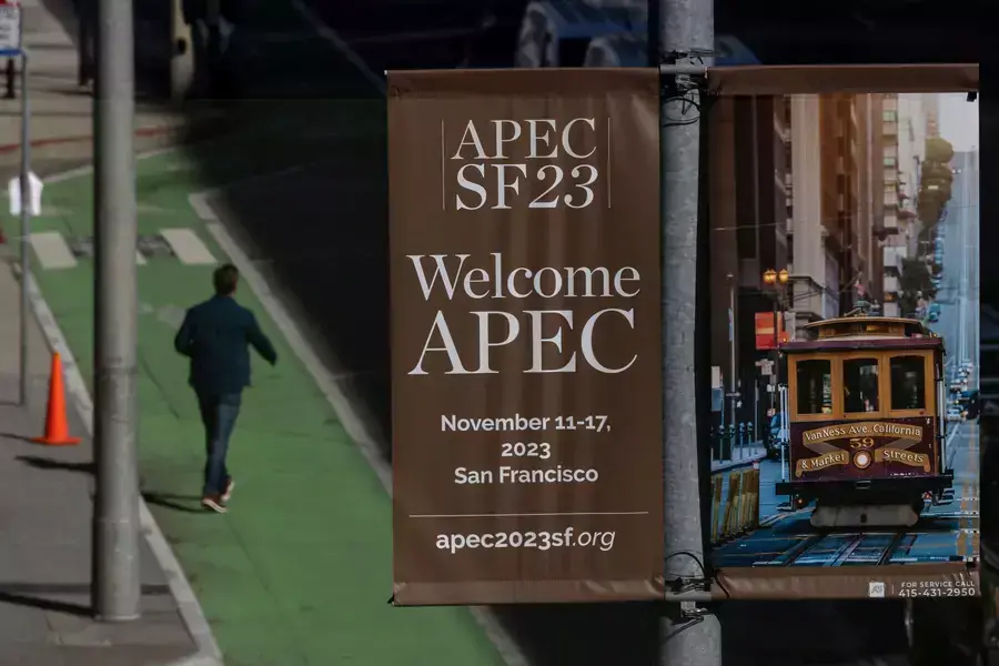A sign advertising the Asia-Pacific Economic Cooperation Summit in San Francisco.